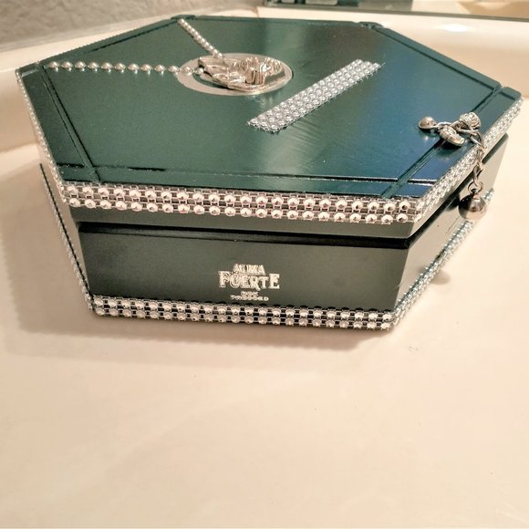 Suenos de Saundra Upcycled ALMA FUERTE Cigar Box, Storage Box, Accent Piece - Picture 7 of 14